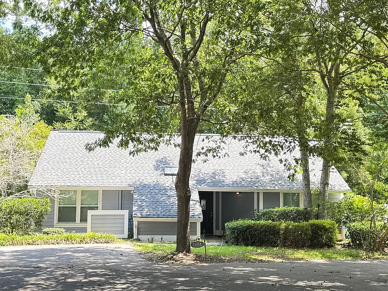 1124 Honeysuckle Ct — Photo 1