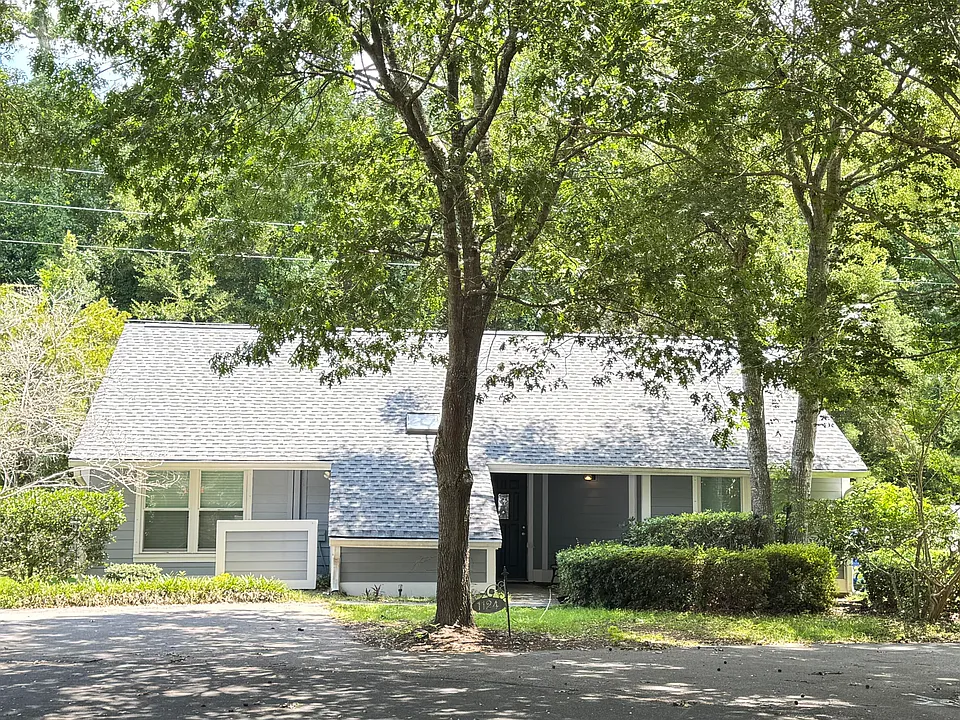 1124 Honeysuckle Ct