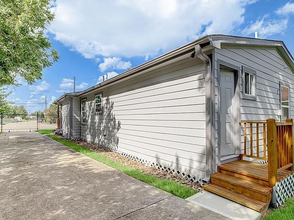 2nd image of 4740 Redbud St