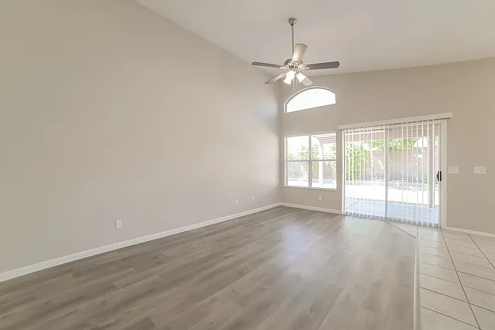 9542 W Potter Dr — Photo 7