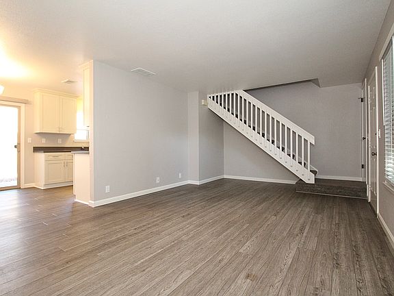 5th image of 215 Loma Verde Dr