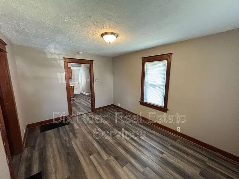 963 N E St — Photo 7