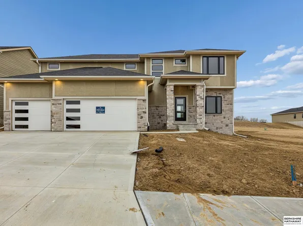 21420 Z St, Elkhorn, NE 68022