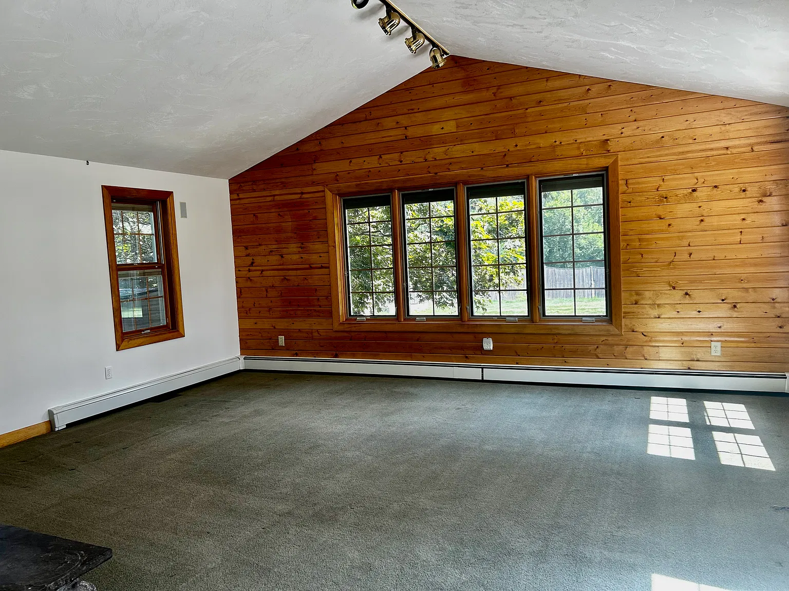 4 bed, 3.0 bath, 2800 sqft, $4,250 — Photo 4