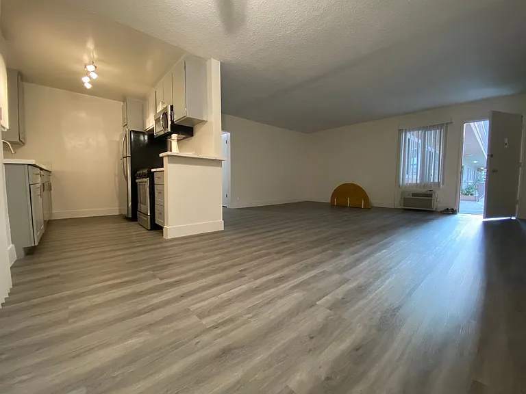 1808 N Harvard Blvd — Photo 41