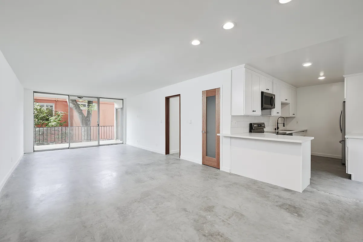 Building Photo - 305 San Vicente