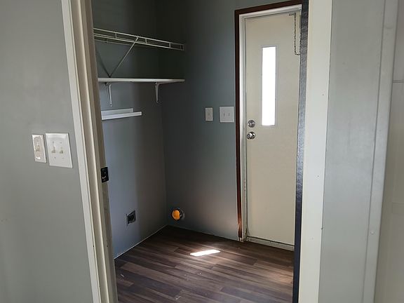 4th image of 305 Elms Rd #4A
