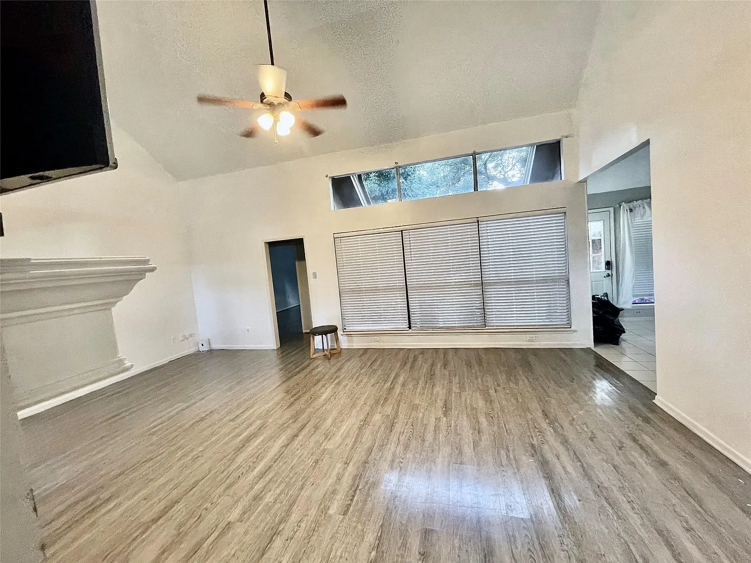 3 bed, 4.0 bath, 2050 sqft, $2,300 — Photo 3