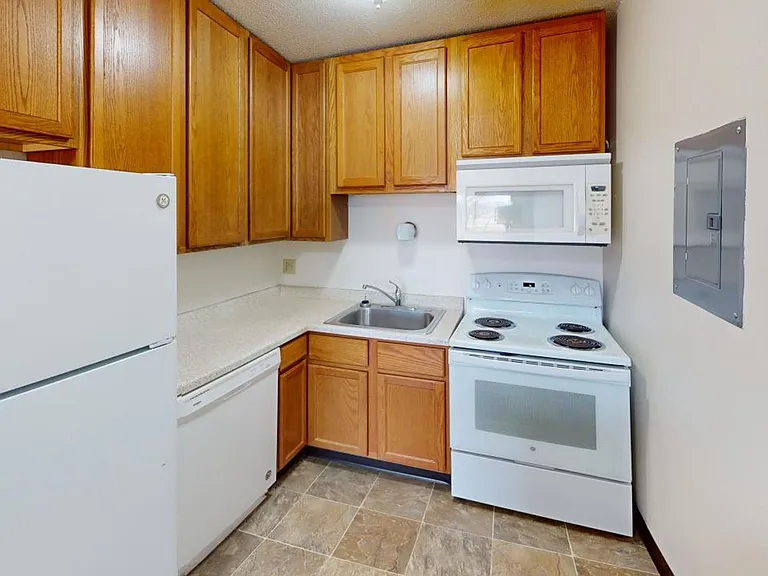 Park Place West Apartments — Photo 33