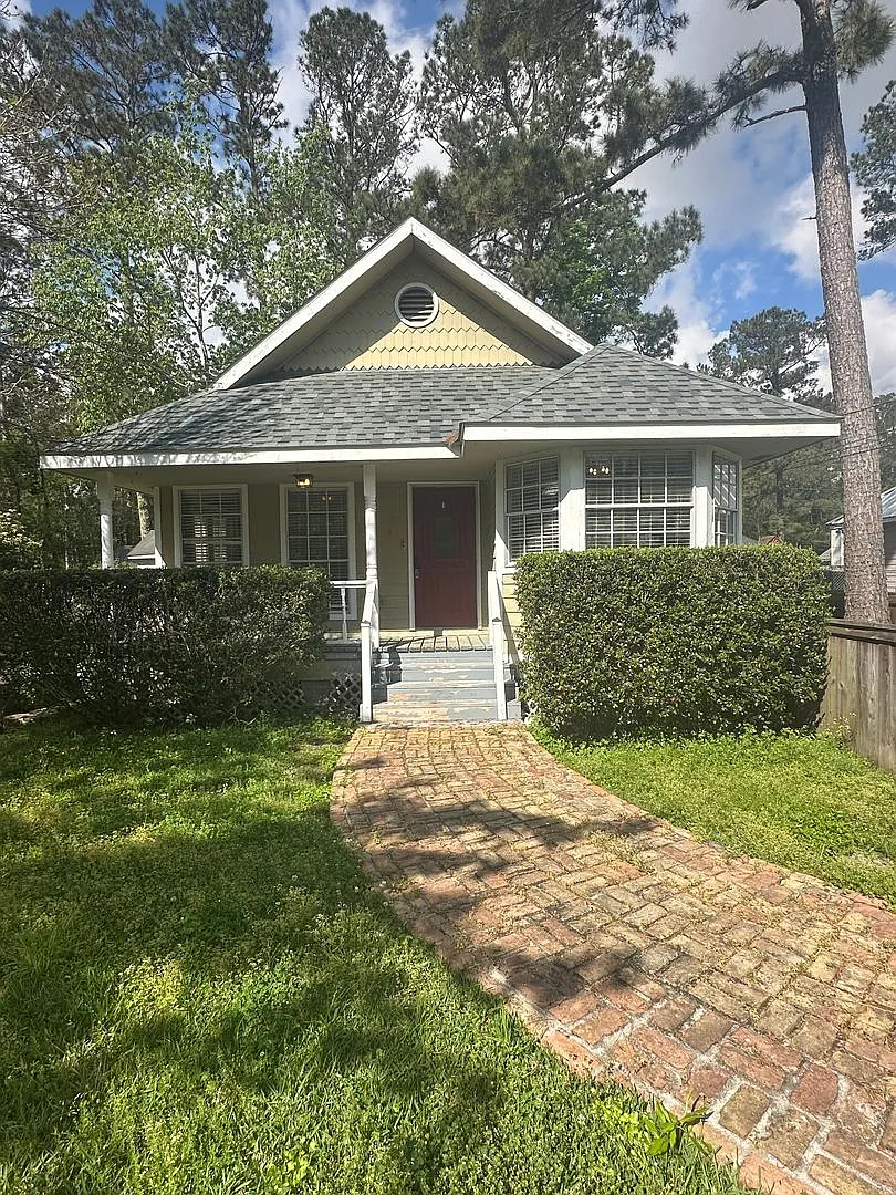 Building Photo - 70403 L St