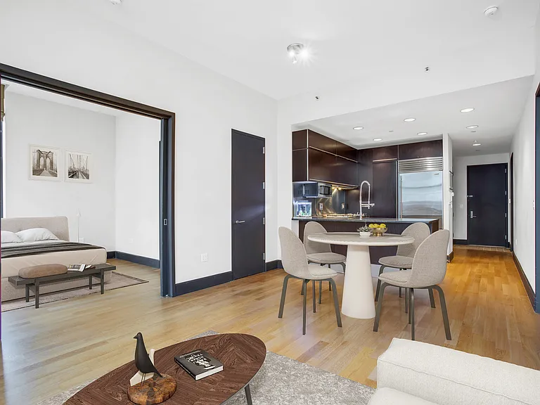 421 W 54th St #4G — Photo 3