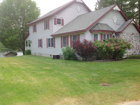 5th image of 1636 Lake Dr