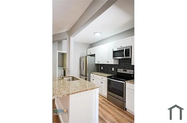 Building Photo - 602 Radnor Ave