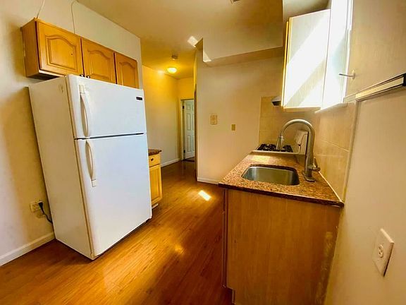 3rd image of 30 Driggs Ave #3RF
