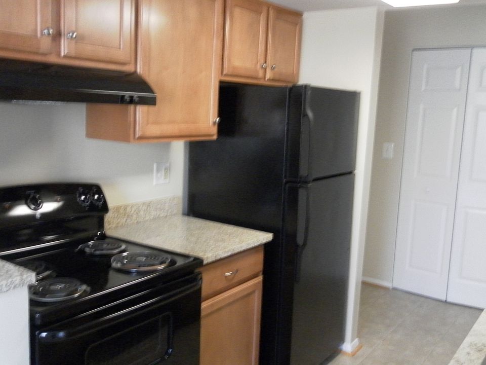 1st image of 110 Hearne Ct APT 203