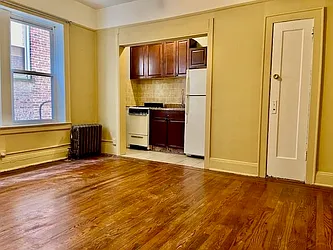 5-7 Kelly Parkway, #202