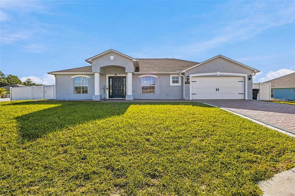 3 bed, 2.0 bath, 2040 sqft, $2,400 — Photo 2