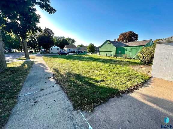 3rd image of 1600 E 18th St