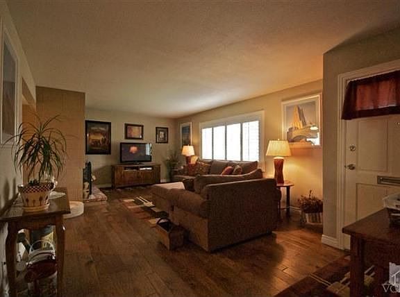 3rd image of 631 Kitty St