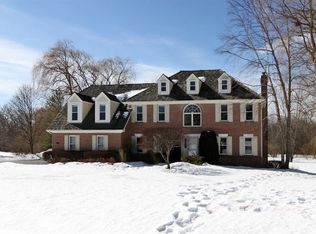 5642 Oakwood Cir, Long Grove, IL 60047