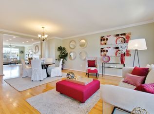5717 Governors Pond Cir, Alexandria, VA 22310