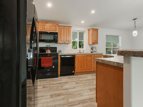 4th image of 4120 Vicksburg Ln #174