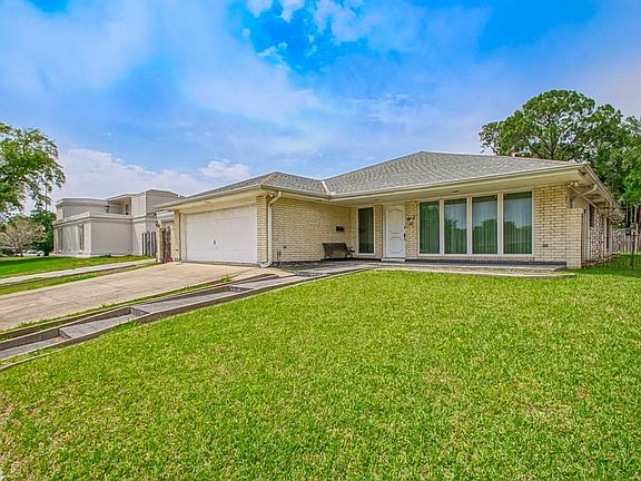 2nd image of 2219 Leon C Simon Dr