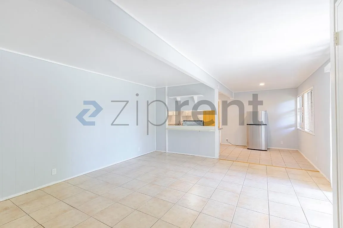 3 bed, 1250 sqft, $2,599 — Photo 2
