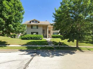 1535 Dover Dr, Waukesha, WI 53186