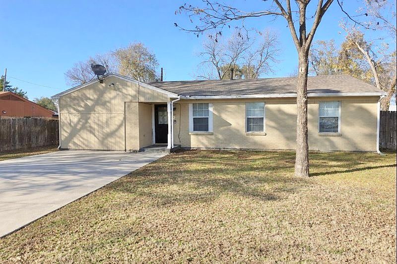 1st image of 705 Glynn Oaks Dr