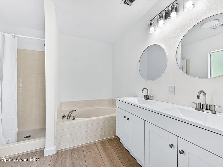 711 Avalon St SE — Photo 10