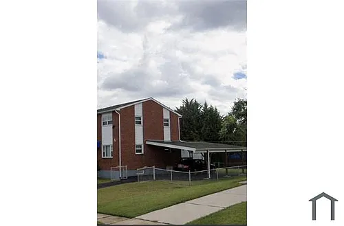 122 Wesley Ave Photo 1