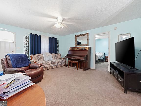 3rd image of 31 Debbie Ln