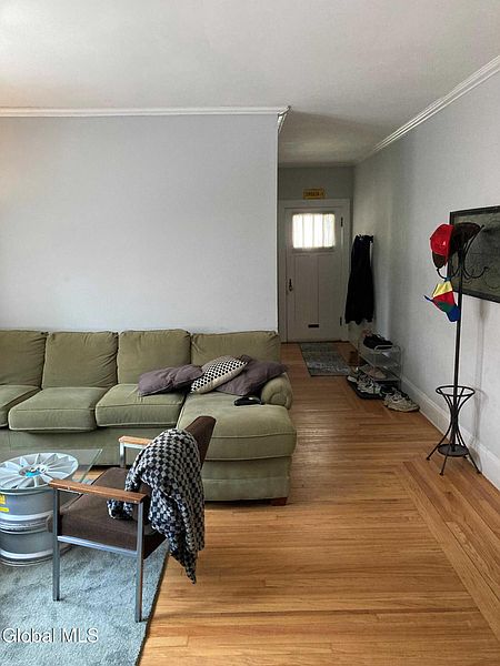 4th image of 2354 Burdett Avenue