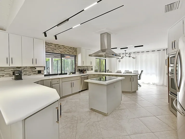 13353 Doubletree Cir — Photo 2