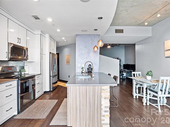 5th image of 210 N Church St Unit 3007