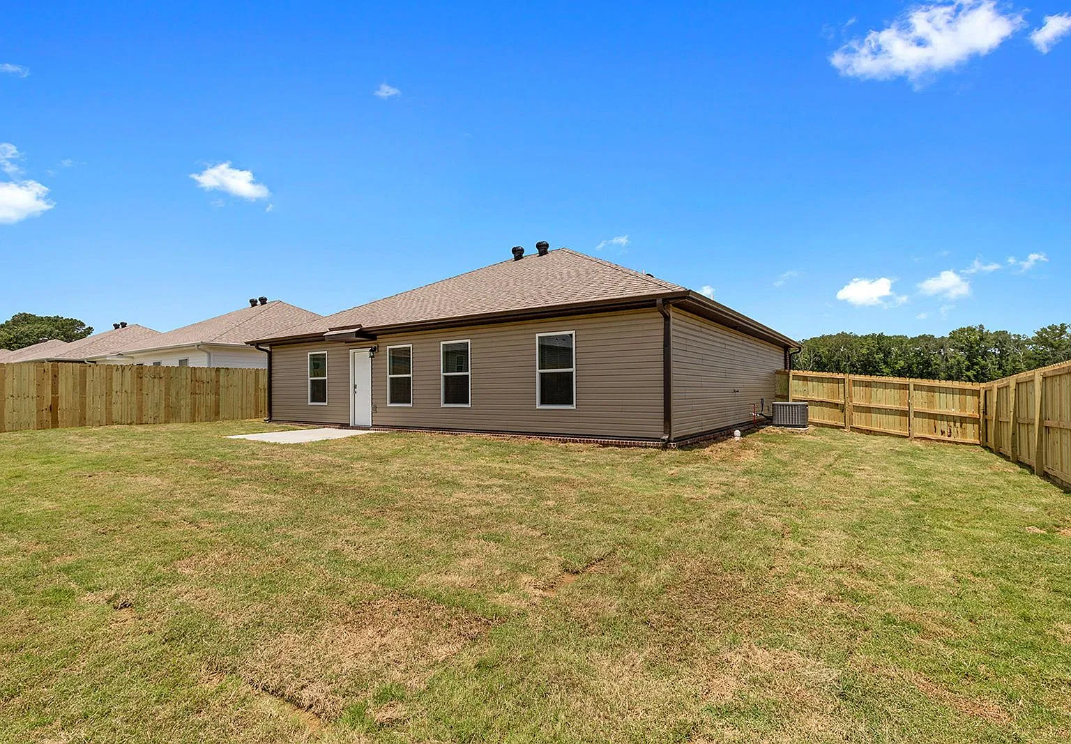 837 Pine Tree Rd — Photo 2