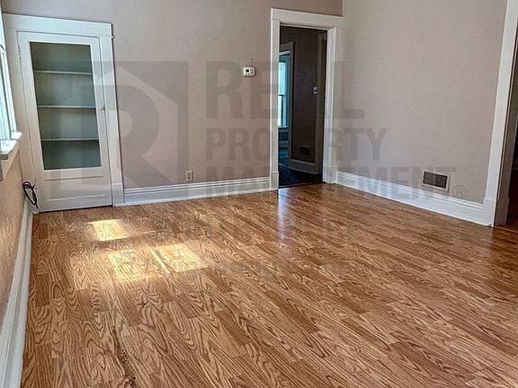 3rd image of 502 E Lincolnway 1/2