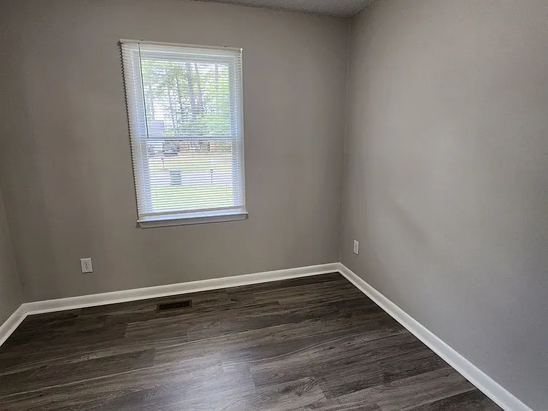 6701 Vaughn Rd — Photo 4