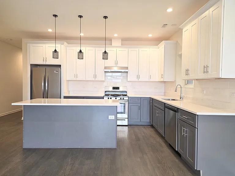 2916 S Wentworth Ave #3 — Photo 2