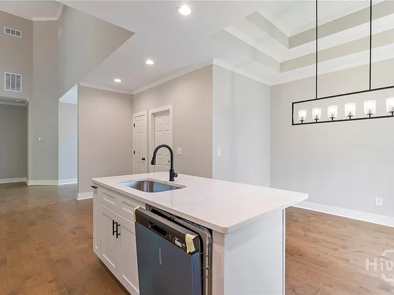 380 Ansley Dr — Photo 11