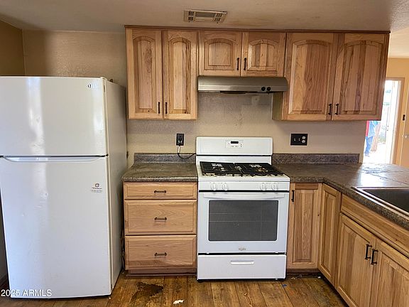 5th image of 723 E GARNET Avenue