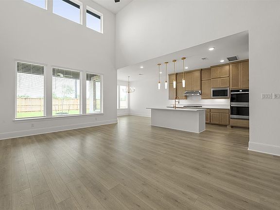 Deerfield II E family room