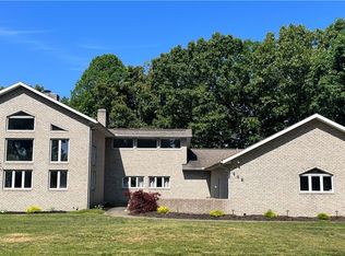 448 Hillcrest Dr NE, New Philadelphia, OH 44663