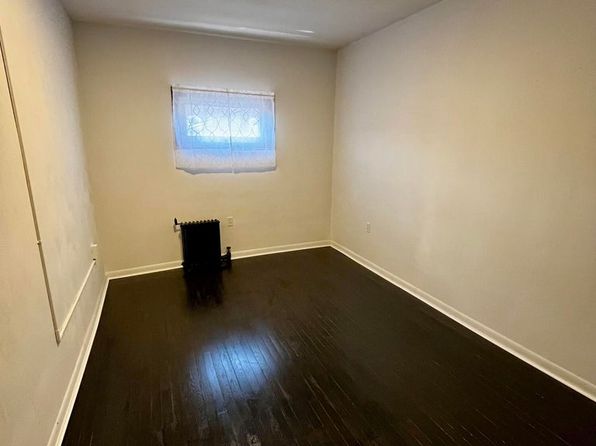 18 N Main St APT 2