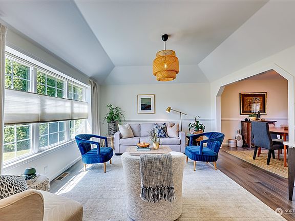 3rd image of 10316 Savannah Court NW