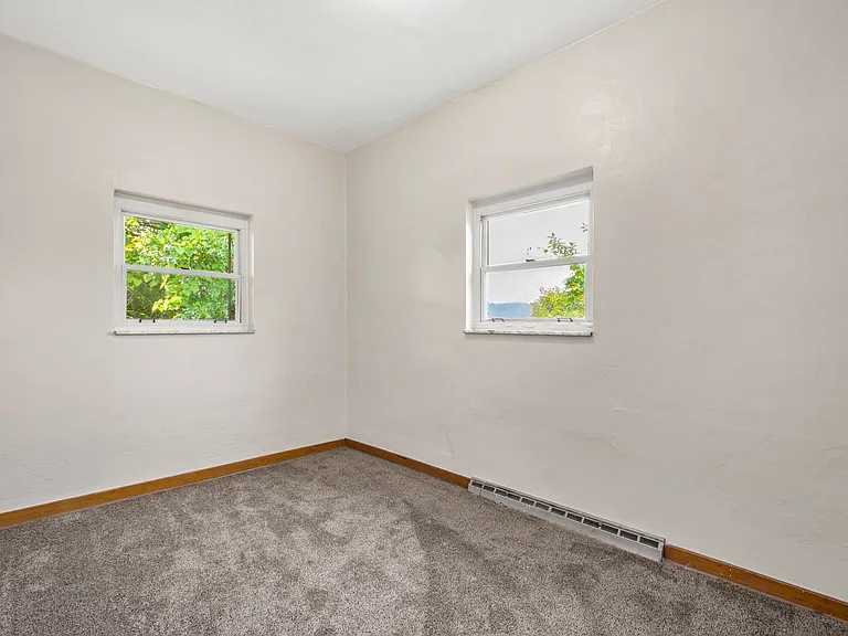 447 Elm Rd — Photo 9