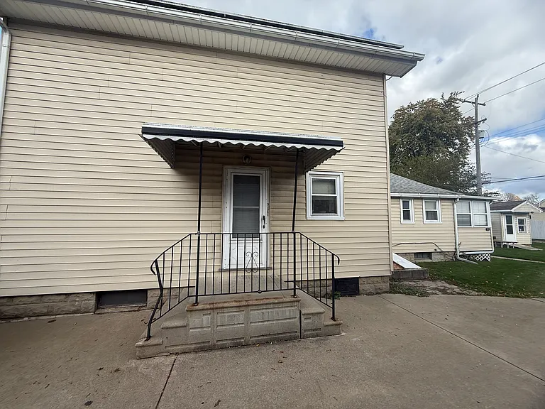 1813 Broadway St — Photo 13