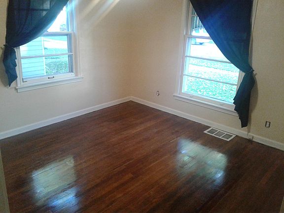 East bedroom