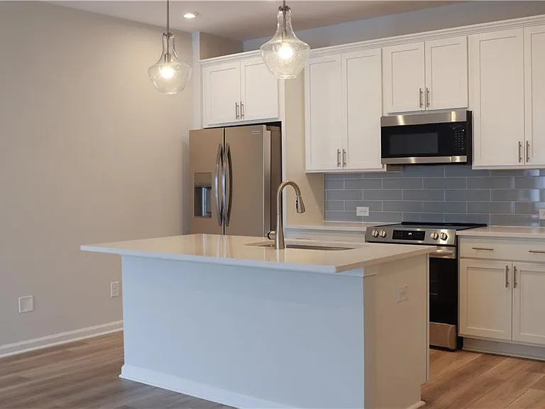 495 Crown Dr — Photo 5